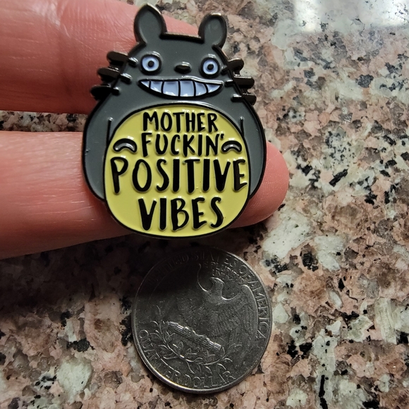 Studio Ghibli My Neighbor Totoro "Positive Vibes" Enamel Pin - Picture 3 of 3
